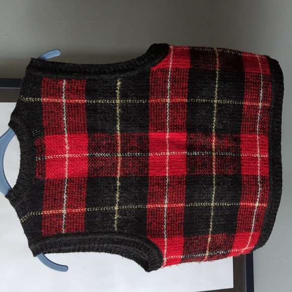 VTG acrylic & wool plaid vest. Rep your grandad in style. Size Small. - Picture 4 of 4
